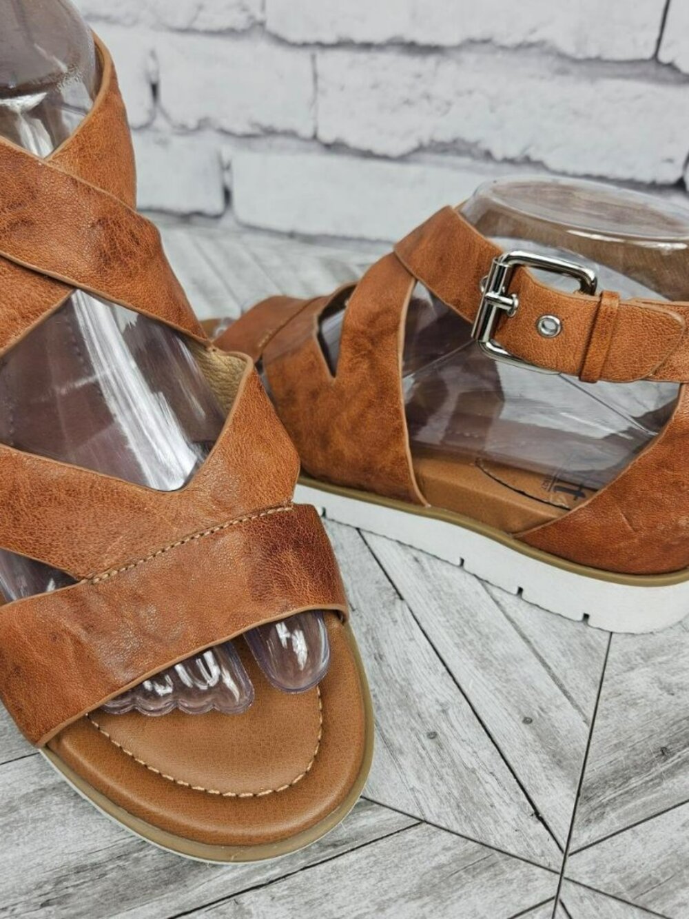 Söfft Womens 7.5 Brown Leather Casual Sandals Comfortable Platform Beachy